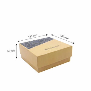 A reversible buckle design in genuine leather with a luxurious black carbon textured finish, offering both style and versatilit