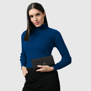 Stylish black purse for ladies
Black clutch for women