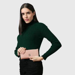 Pink women's purse
Gracious pink hand clutch