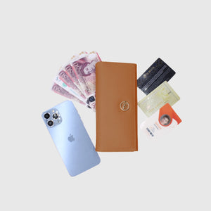 branded clutch bags online
designer clutches for wedding