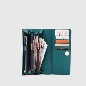 Fashionable women's clutch
Teal green evening purse